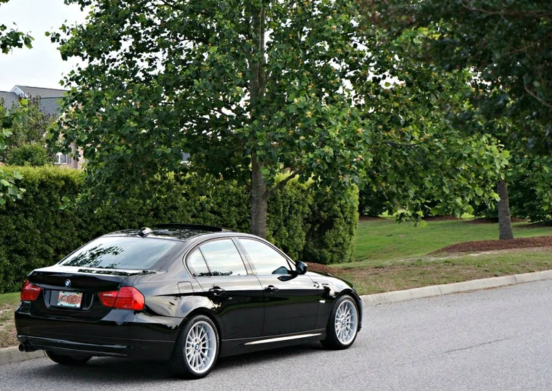 Illustration for article titled I found an album completely dedicated to an E90 on style 32s